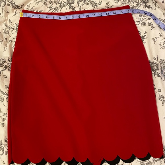 Fun scallop edge skirt from banana republic - Picture 4 of 6